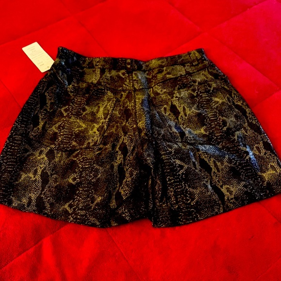Women’s leather shorts - Picture 2 of 2